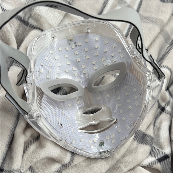 White LED Facial Mask - Picture 2 of 7